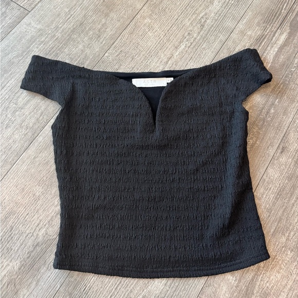 Astr Black Off-Shoulder Crop Top - Picture 4 of 9